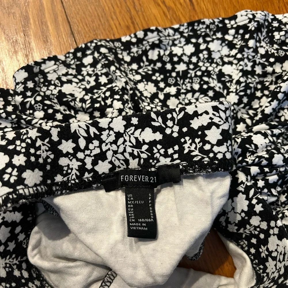 Floral Black and White Skirt - Picture 2 of 3